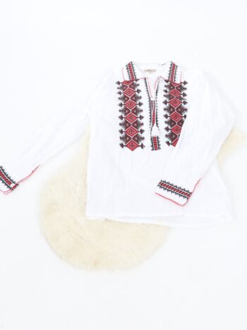 Camasa traditionala de baieti din panza de bumbac 100%.