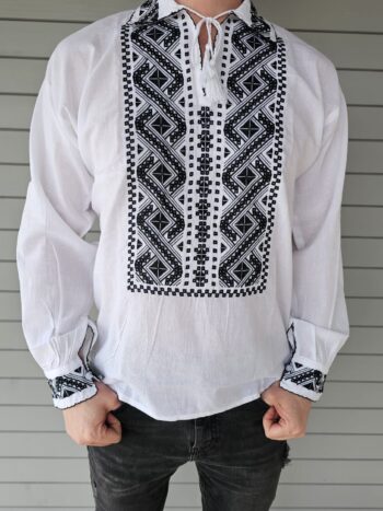 Camasa traditionala barbateasca cu broderie colorata si inchidere prin siret.