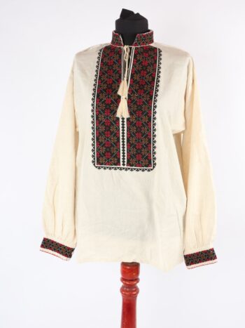 Camasa traditionala barbateasca cu broderie colorata si inchidere prin siret.